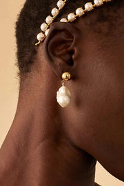 Elegant and Luxurious Pearl Earrings