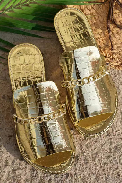 Casual Flat Beach Sandals with Chain Accessories