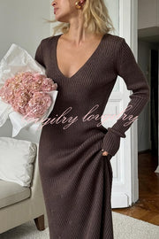 Solid Color V-neck Long-sleeved Slim-fit Elegant Knit Maxi Dress