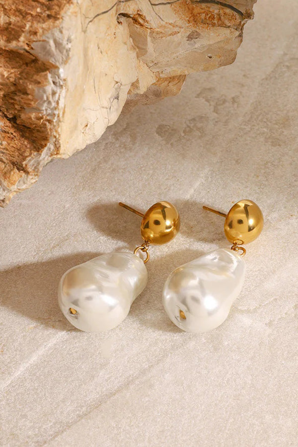 Elegant and Luxurious Pearl Earrings